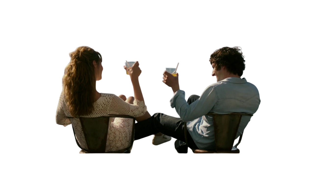 바다 앞에서 건배-Photoroom.png