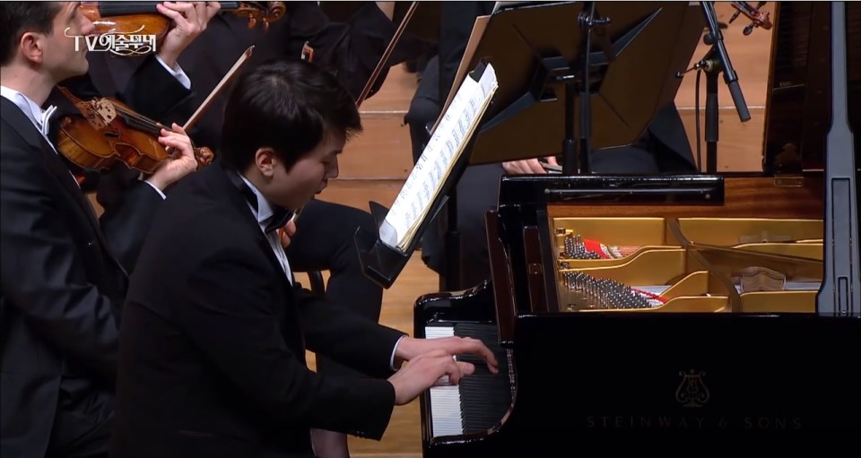 피아노연주(조성진).png