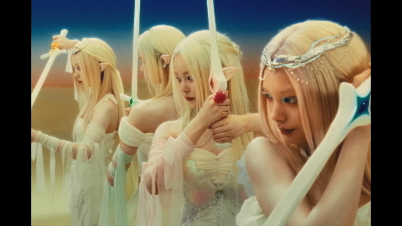 cosmosy _Lucky=One_ Official M_V 2-44 screenshot.png