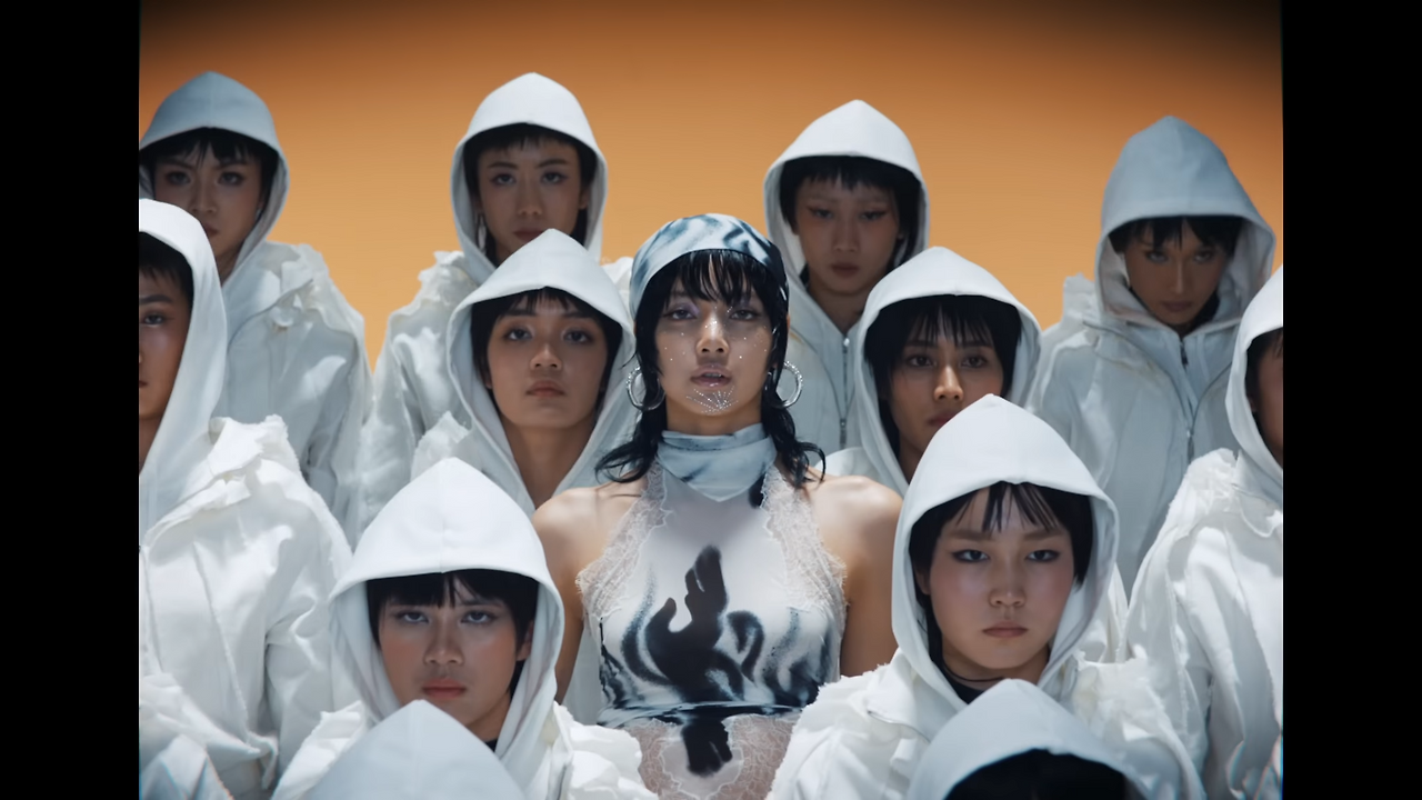 LISA - ROCKSTAR (Official Music Video) 1-19 screenshot.png