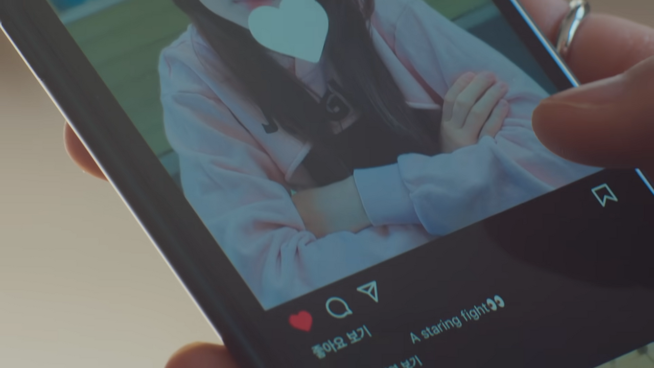 BOYNEXTDOOR (보이넥스트도어) '돌아버리겠다' Official MV 0-56 screenshot.png