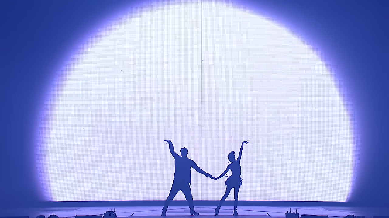 JENNIE - ‘You & Me’ [BORN PINK] WORLD TOUR STAGE MIX VIDEO 0-53 screenshot.png