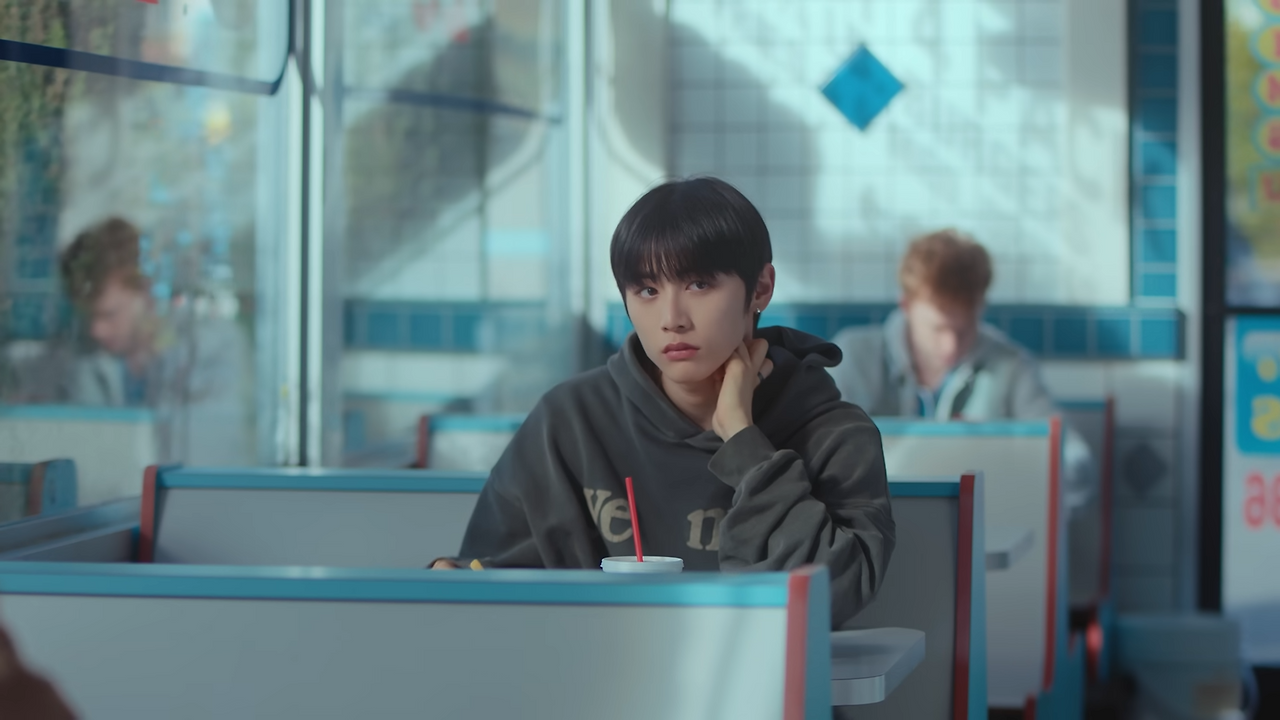 BOYNEXTDOOR (보이넥스트도어) '돌아버리겠다' Official MV 1-33 screenshot.png