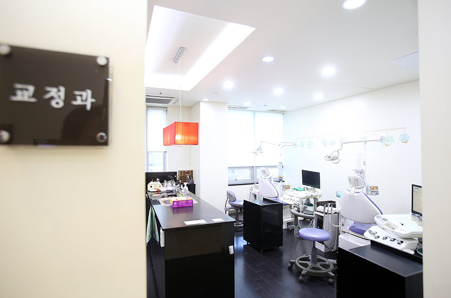 5에스다인치과 교정과.png