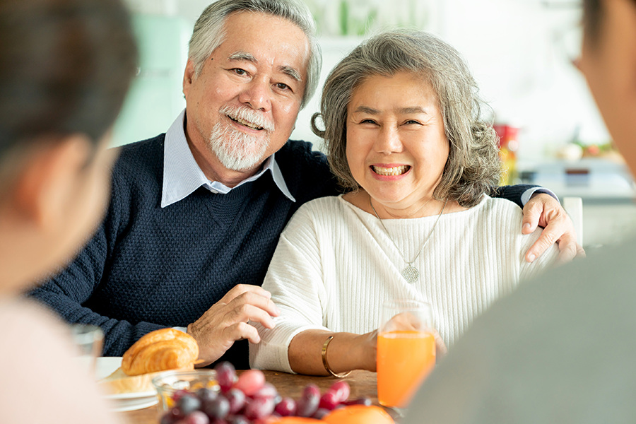 임플란트 미소 60대.png