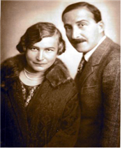 첫 부인과 함께.png