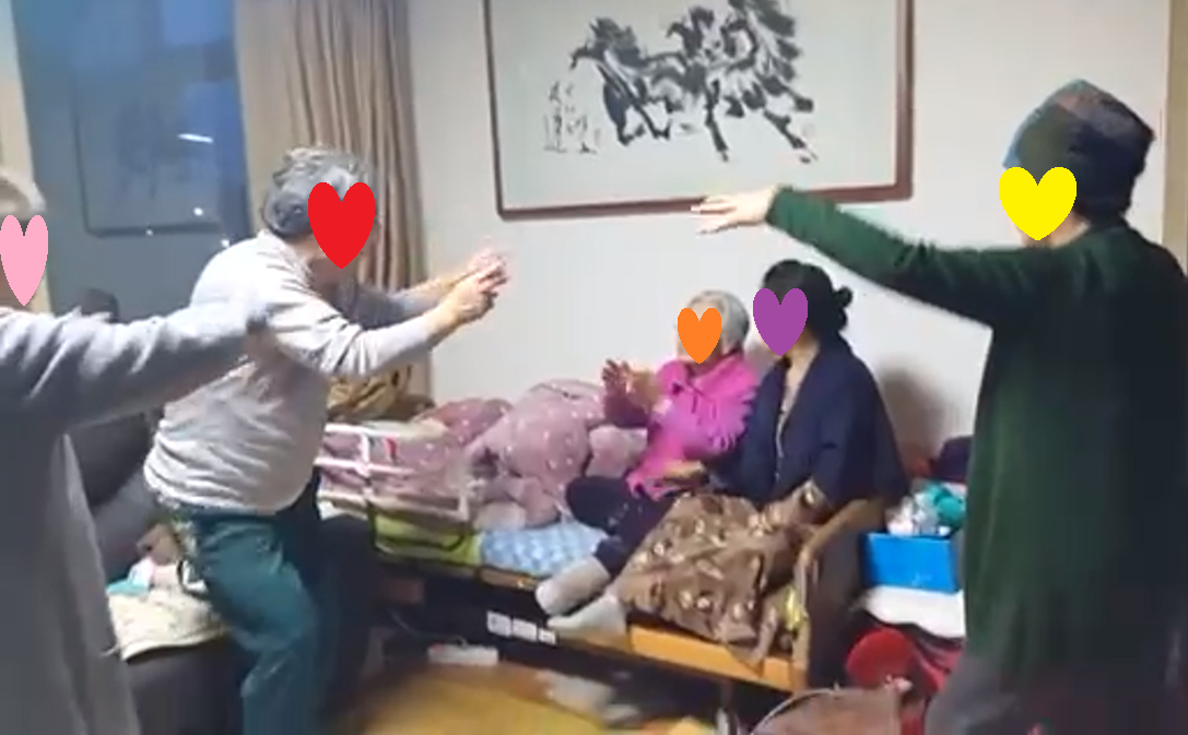 노인자녀들의 재롱.png