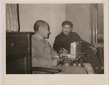 (왼쪽)푸이의 신하였던 리궈슝. (사진=필립스 제공).png