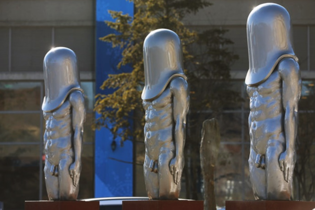 총알맨 동상.png