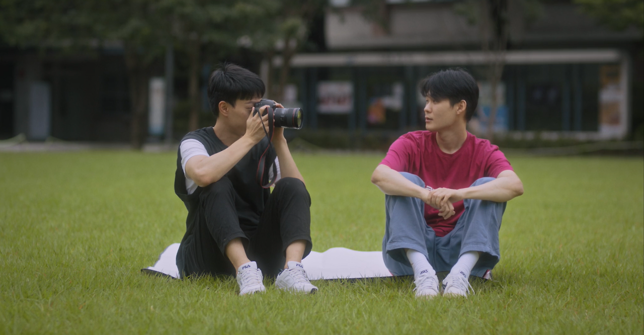 동민이 찍는 경준.png