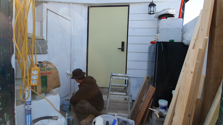 20211025_113723_보일러실_페인트.mp4_001085828.png