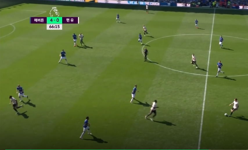 중앙에 남아 도는 공간.png