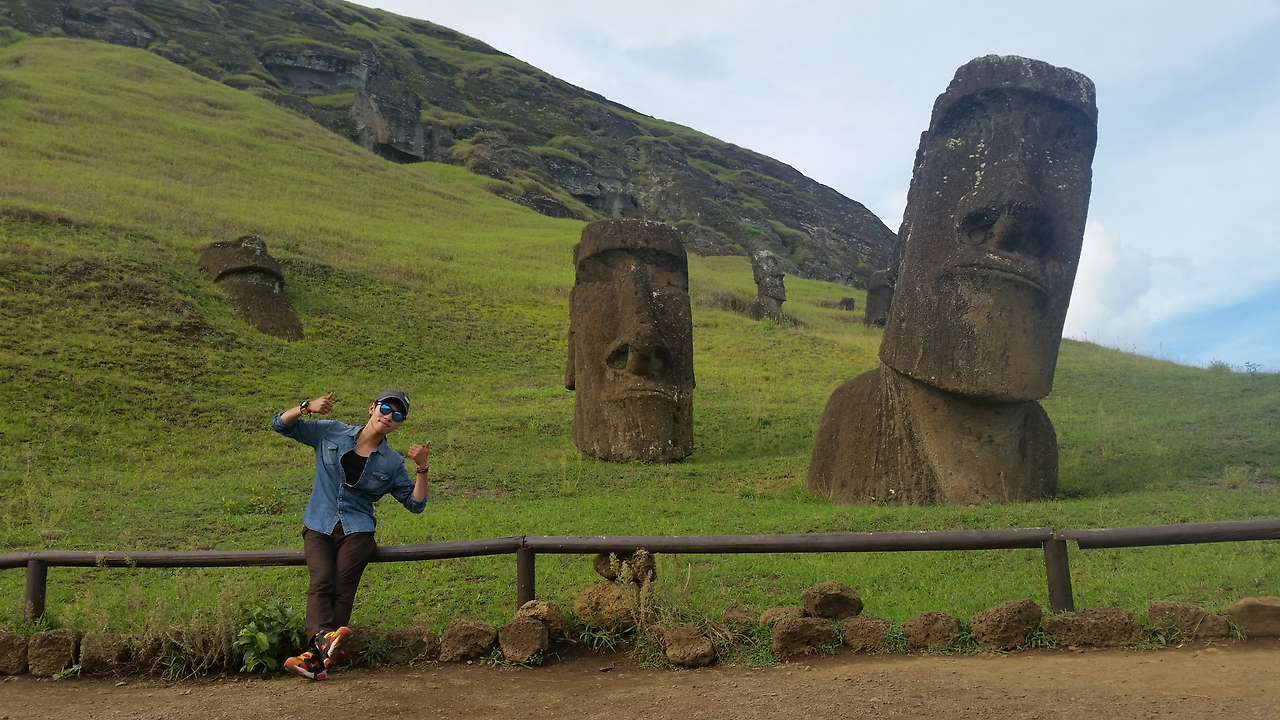 칠레_이스터섬_모아이석상.png