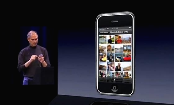 스티브 잡스 시연 모습.png