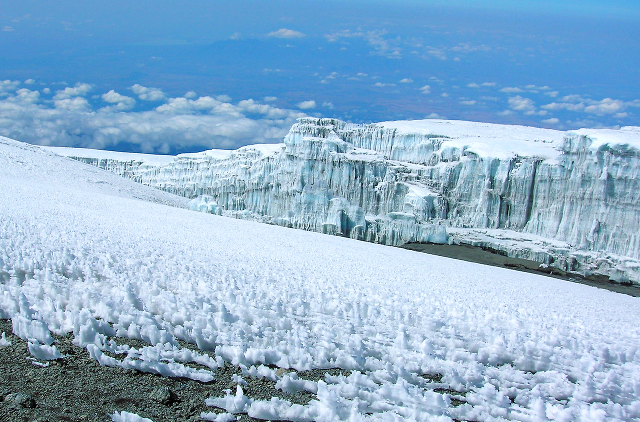 18_정상 부근의 빙하 지대.png