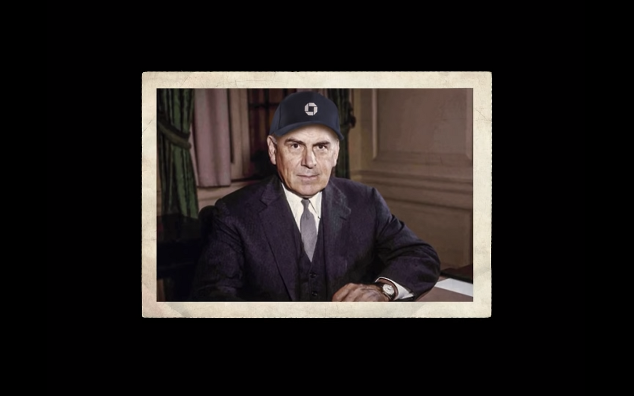 6. 로고가 그려진 모자를 쓴 회장.png