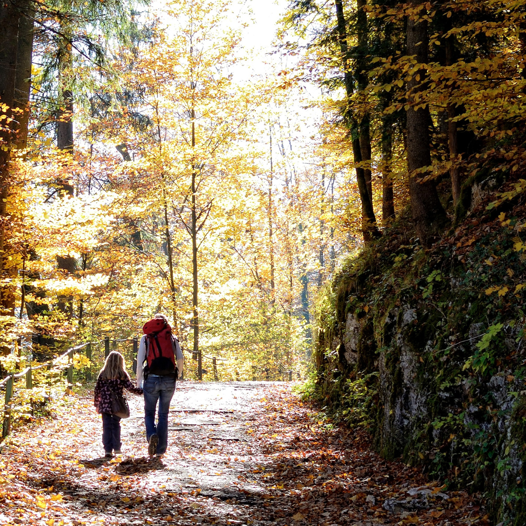 엄마와 딸 하이킹 어버이날 인용구 (1).png
