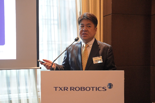 [사진자료2] 엄인섭 티엑스알로보틱스 대표가 IPO 기자간담회에서 코스닥 상장 이후 성장전략과 비전을 발표하고 있다..JPG.png