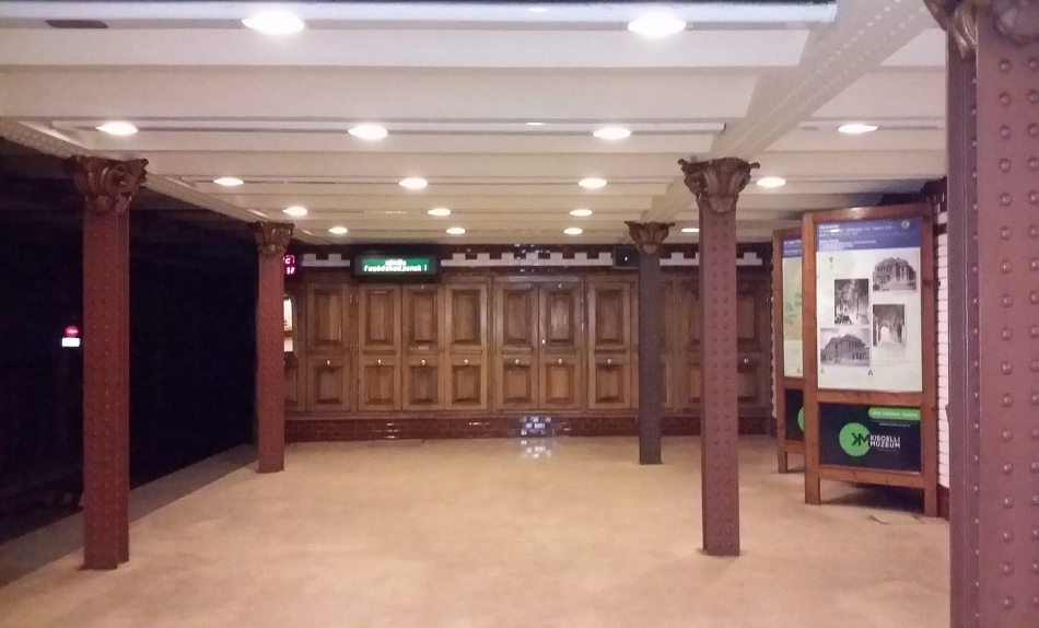 영국 말고는 유럽 대륙에서 최초로 건설됐다는 부다페스트의 지하철 역사.png