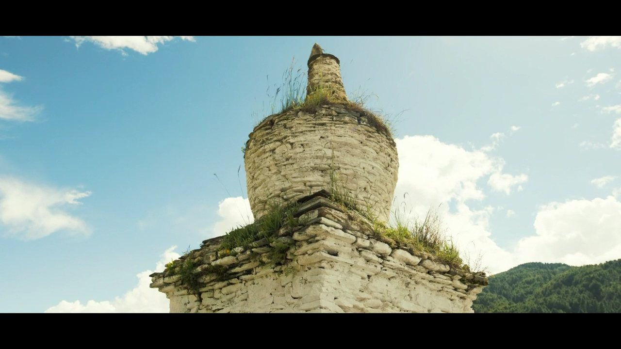 총을 든 스님_Texted_ST_2025.02.05_3m.mp4_004831400.png