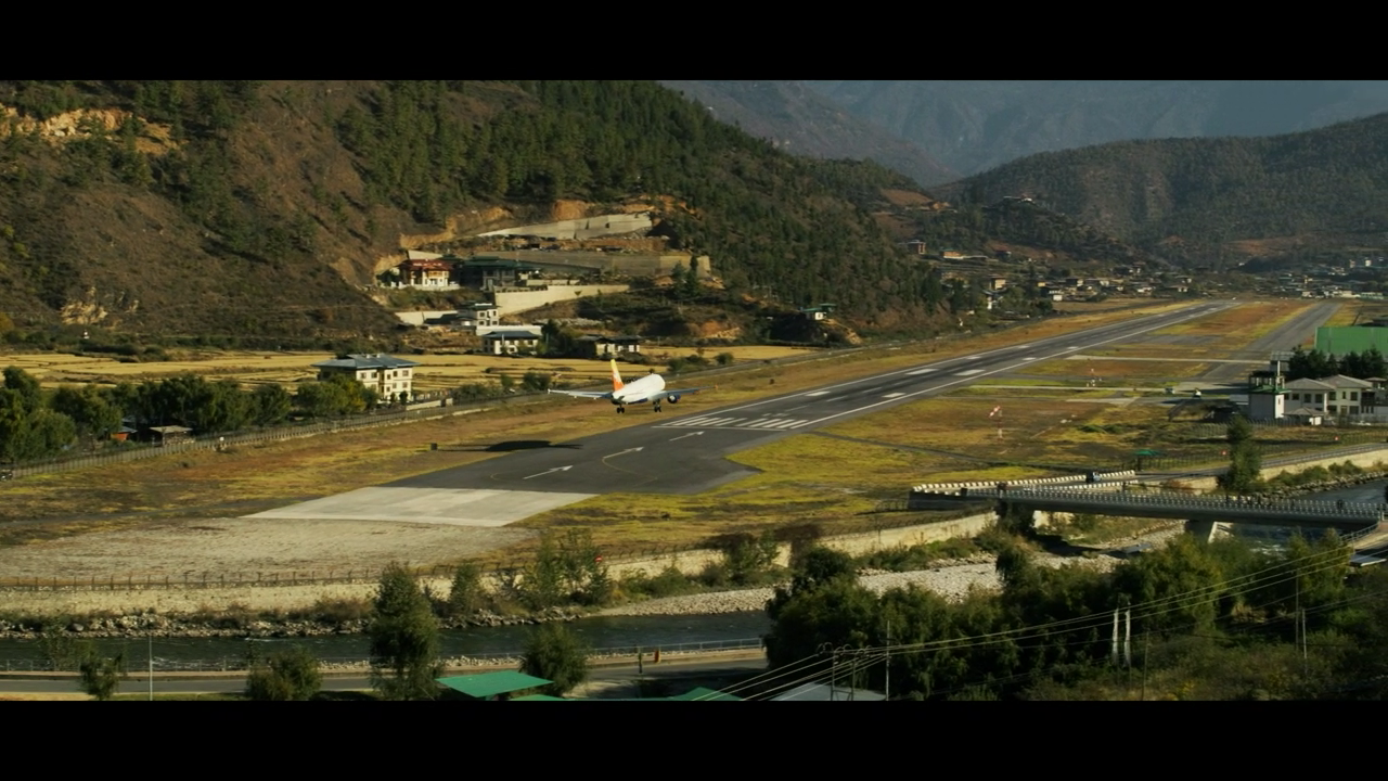 총을 든 스님_Texted_ST_2025.02.05_3m.mp4_000994880.png