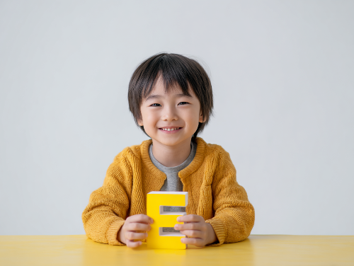 u9326612947_cute_Korean_boy_sitting_at_a_table_holding_the_le_b30de988-fea8-410b-8479-28f6da0c74a4_1 (1).png