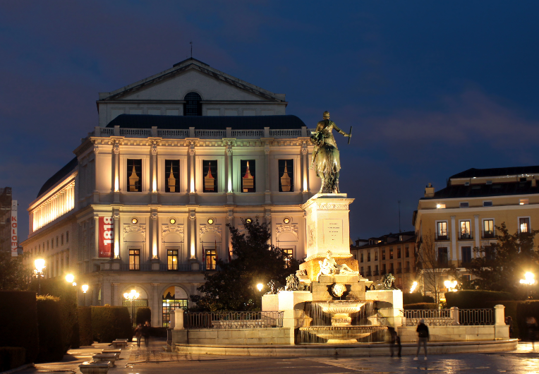 plaza oriento, teatro real.png