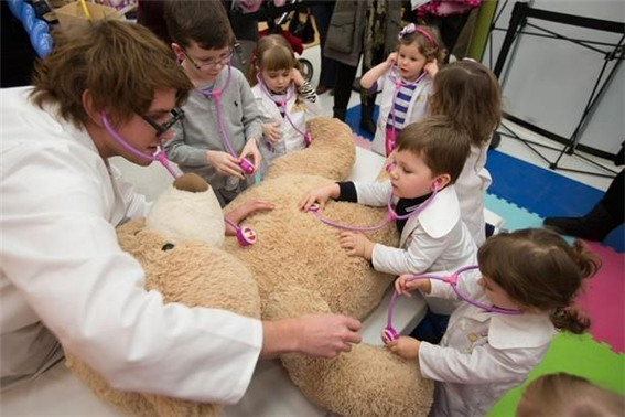 꼬마 의사 맥스터핀의 장난감 클리닉.png