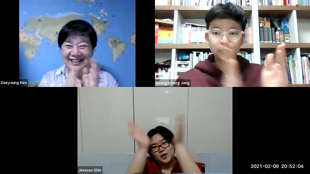 11  EmoHeadsUp 세 명 박수치기.png