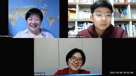 EmoHeadsUp   세 명 행복한 표정.png