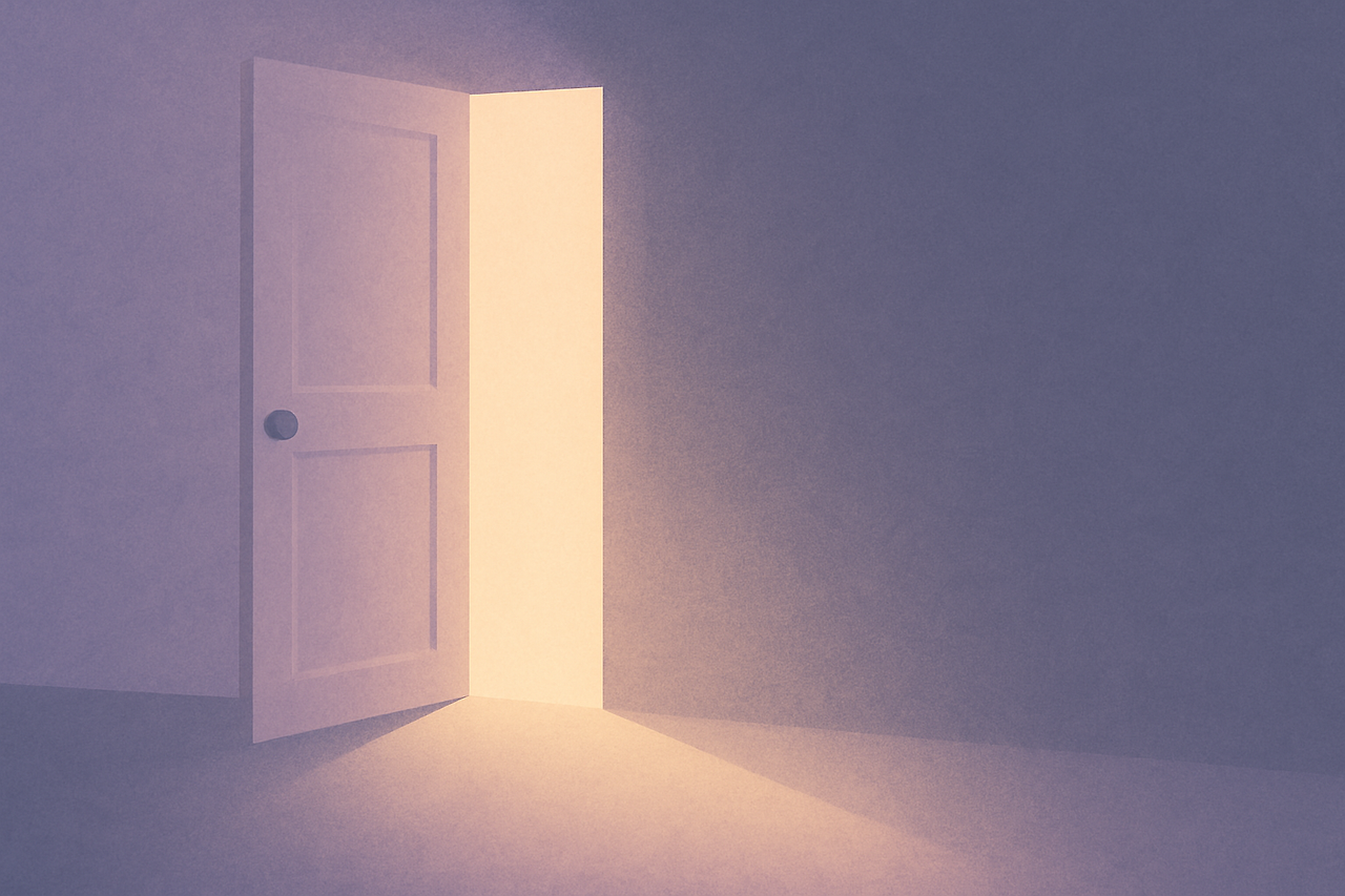 문틈 사이로 빛이 스며드는.png