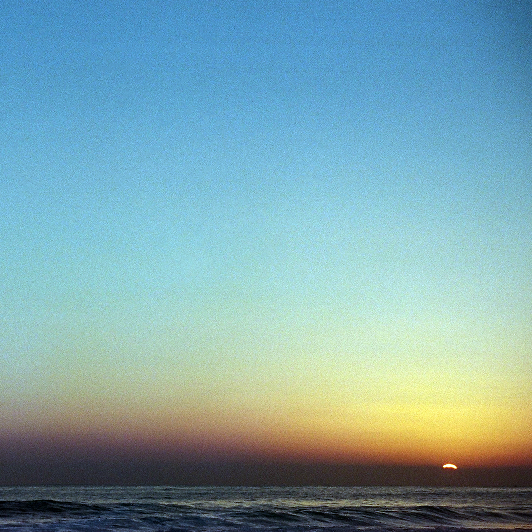 074 해는저기에그대로있다.png