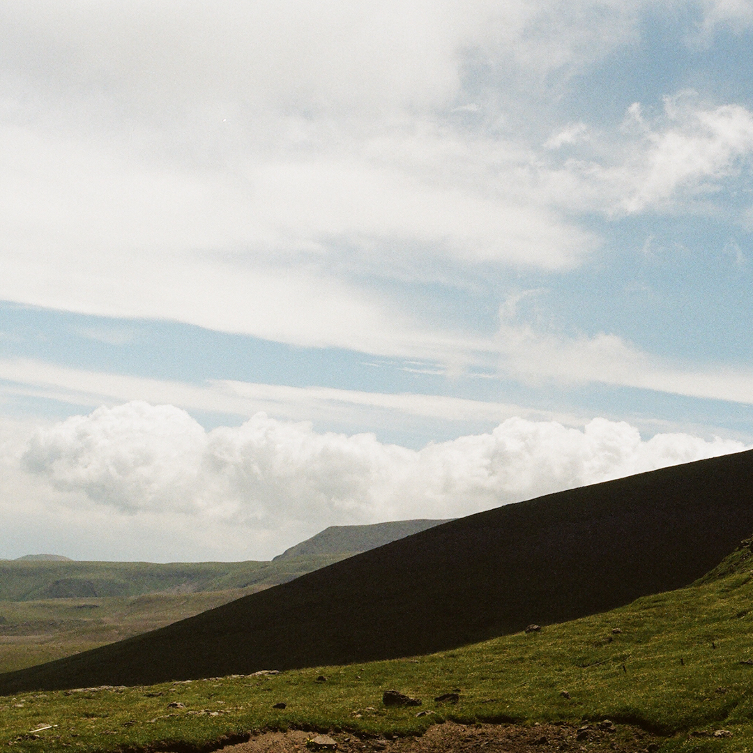 209 산의그림자.png