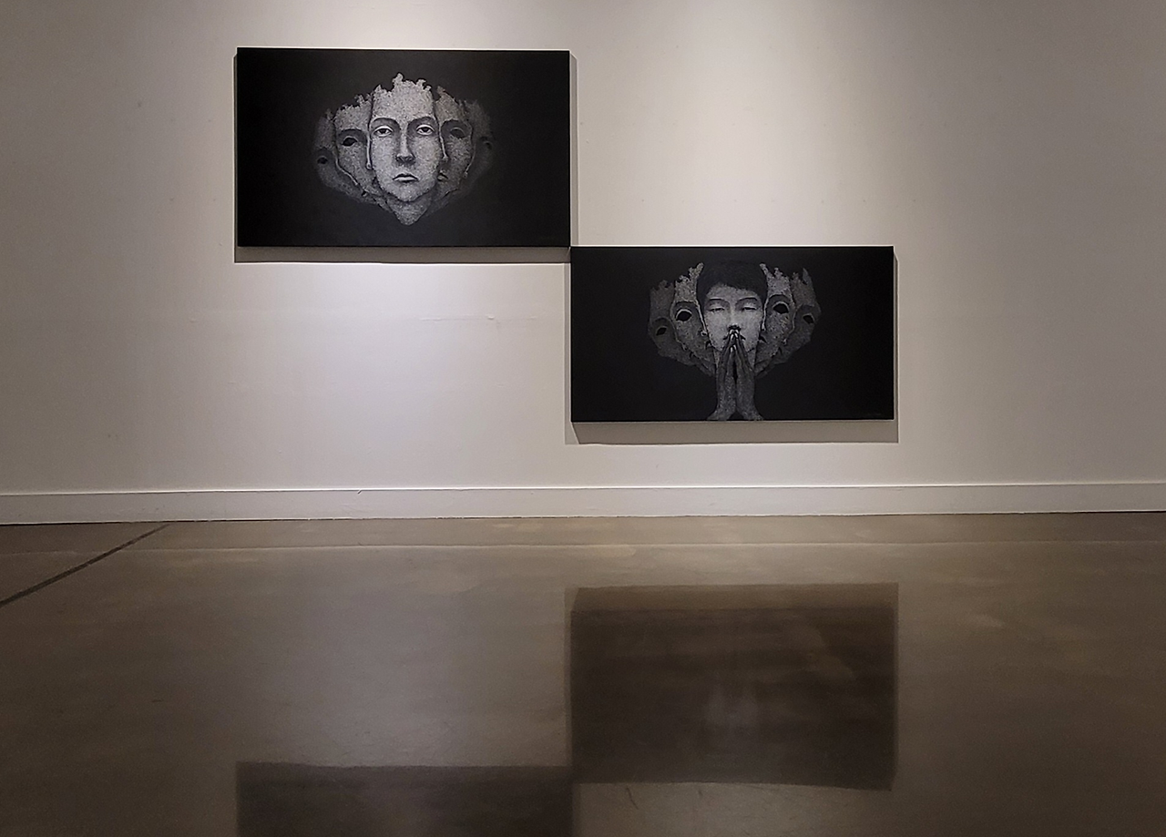 (좌)페르소나-실존과허상, 장지 먹 수정테이프 콩테 아크릴, 78x130cm, 2025 (우)페르소나-실존과허상, 장지 먹 수정테이프 콩테 아크릴, 70x130cm, 2025.png