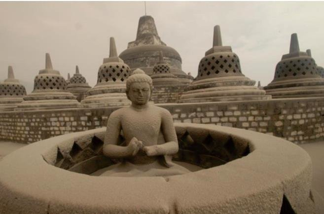 Borobudur-temple-covered-by-volcanic-ash-in-Merapi-eruption-2010-Source-Borobudur.png