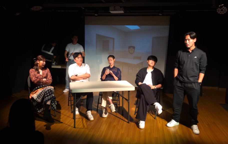 사진 2. 프리지아가 제작한 연극 ‘뜨거운 안녕’ 공연.png