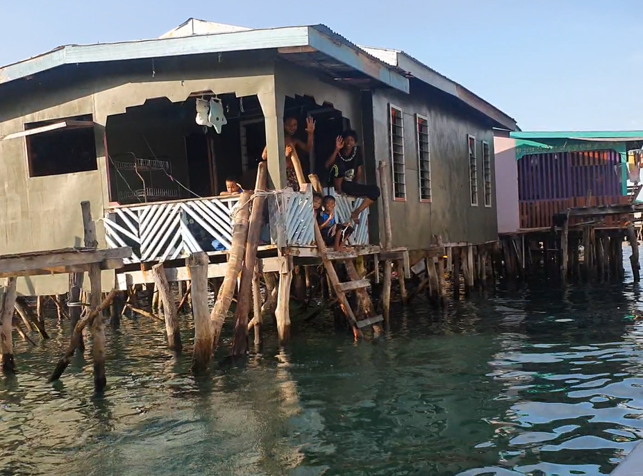 수상가옥마을 캡쳐.png