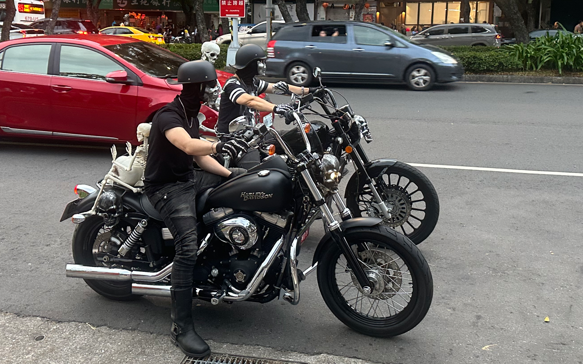 할로윈 오토바이 확대 모습.png