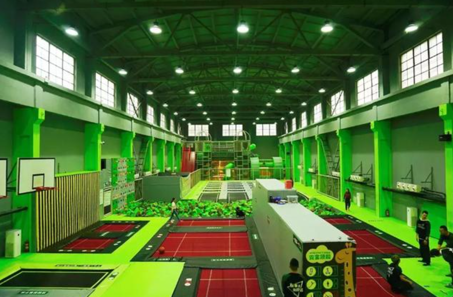 트램펄린 실내 놀이터.png