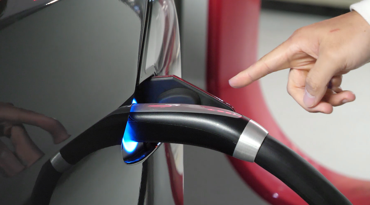 테슬라 충전구.png