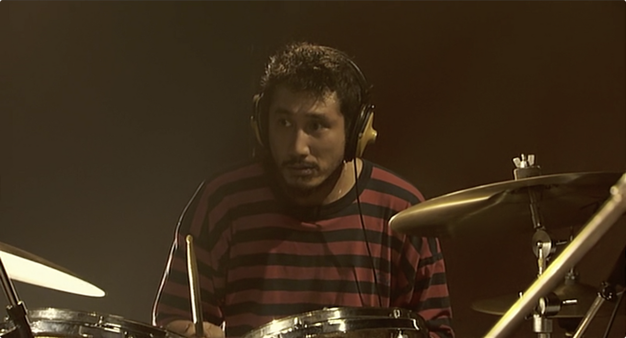 피쉬 스토리.Fish.Story.2009.DVDRip.x264.AC3-Zoo.mkv - 01.47.30.694.png