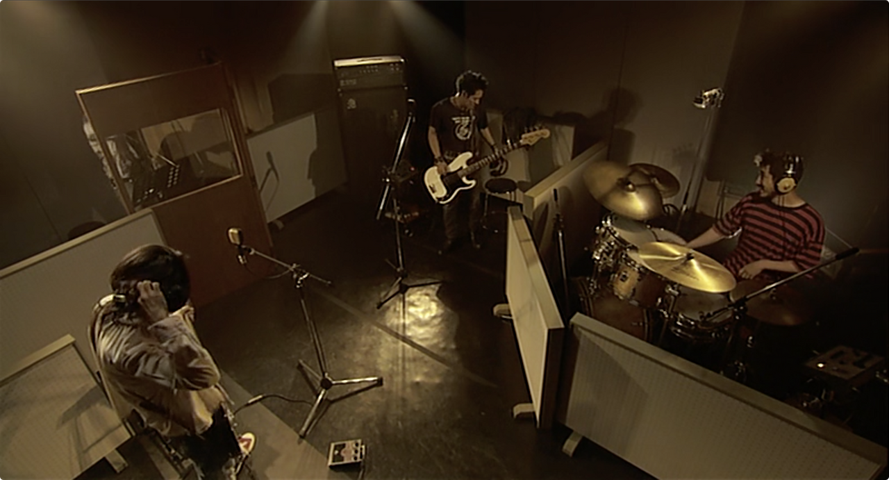 피쉬 스토리.Fish.Story.2009.DVDRip.x264.AC3-Zoo.mkv - 01.47.33.404.png