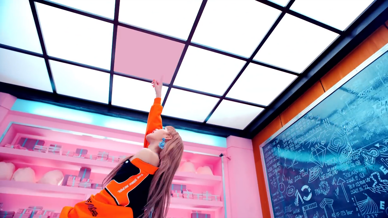 BLACKPINK - ‘뚜두뚜두 (DDU-DU DDU-DU)’ M_V 0000045990ms.png
