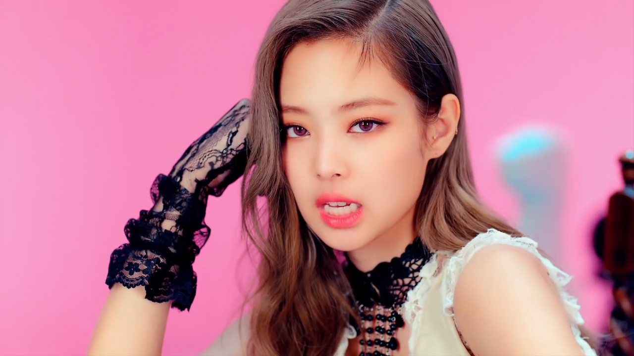 BLACKPINK - ‘뚜두뚜두 (DDU-DU DDU-DU)’ M_V 0000036578ms.png