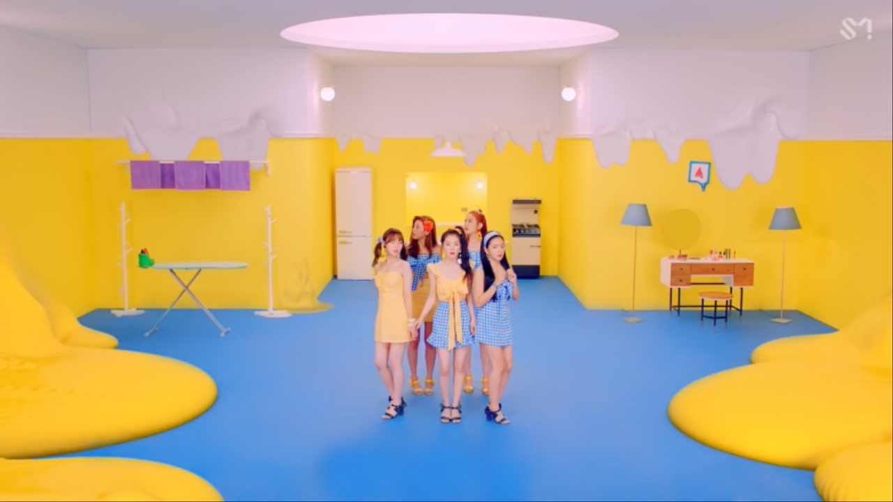 Red Velvet 레드벨벳 'Power Up' MV 0000011854ms.png