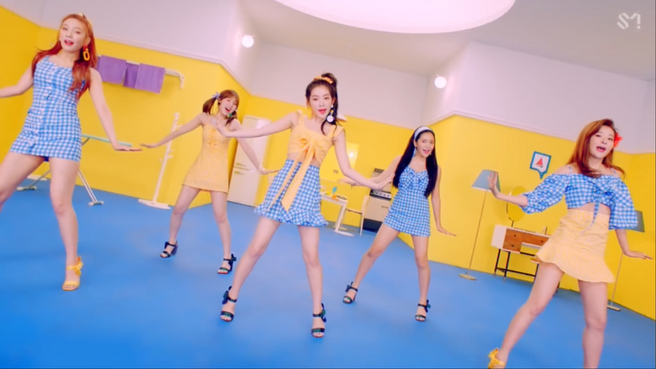 Red Velvet 레드벨벳 'Power Up' MV 0000063578ms.png