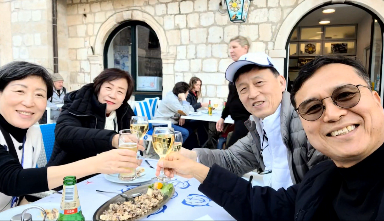 함께 여행한 일행과 카리마리.png