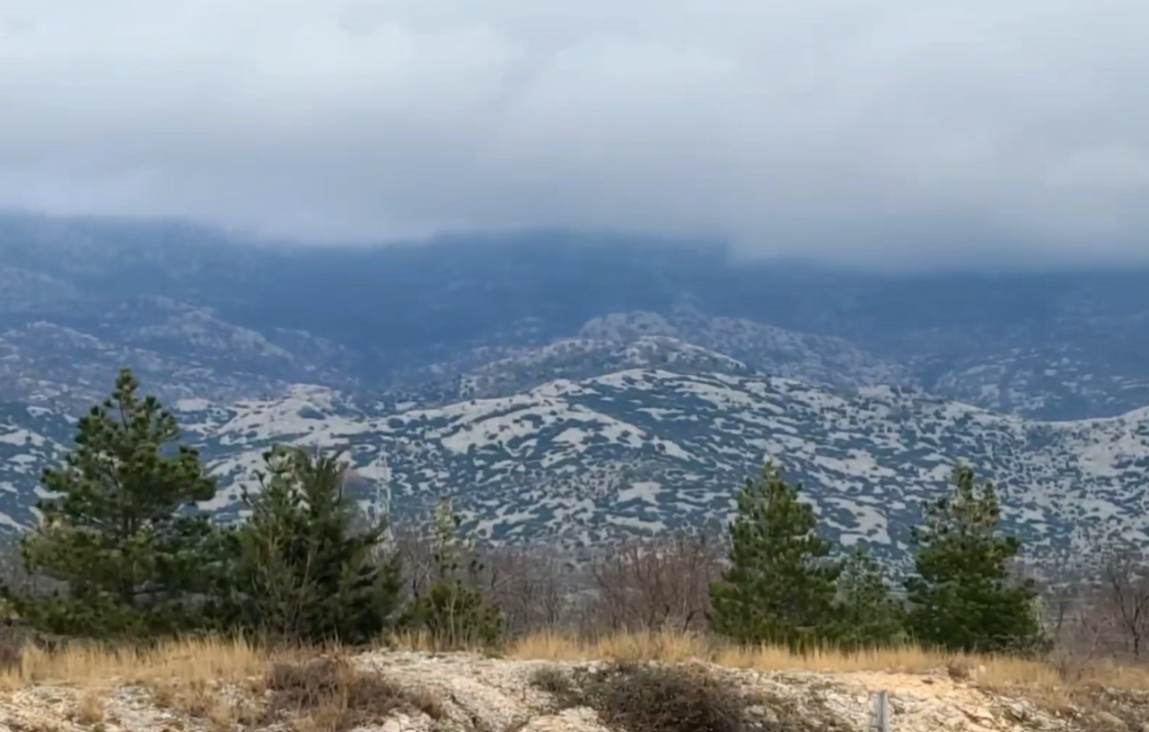 자다르이동중 돌산모습.png