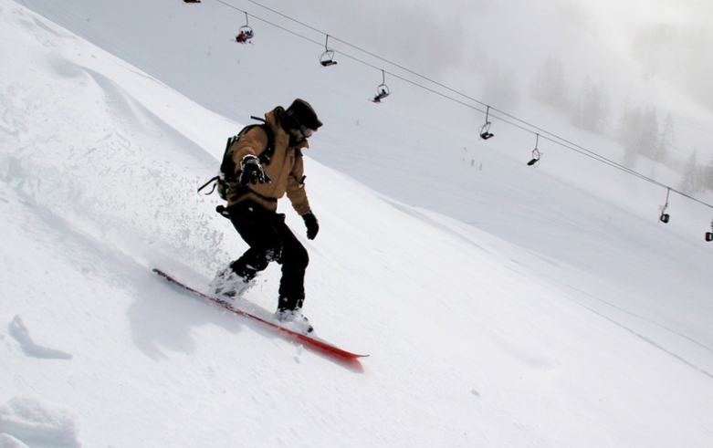 익스트림스포츠를 하는 김준범 대표님2.png