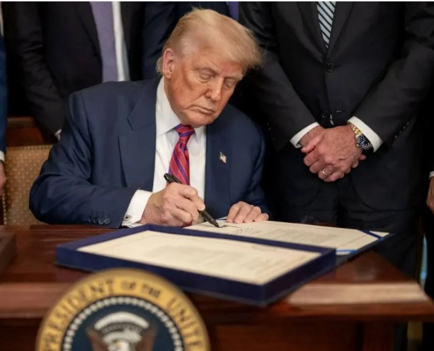 행정명령 서명.png